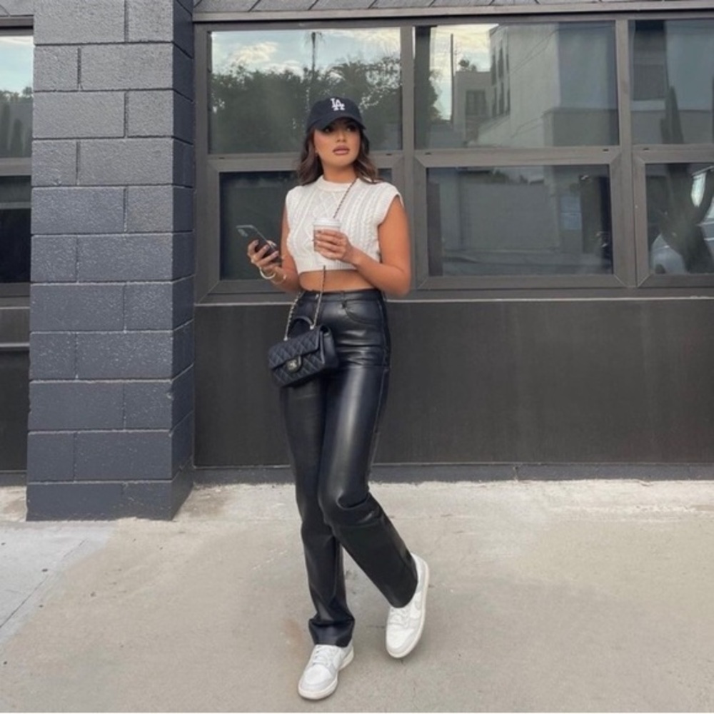 BLACK LEATHER PANTS
